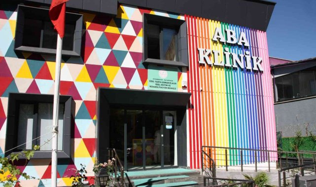 'Aba tekniği' kullanan klinik, gelişim gösteren otizmli öğrencilerini mezun ediyor