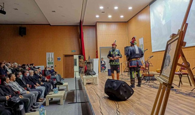 'Gençlik Buluşması'nda Hacivat-Karagöz gösterisi