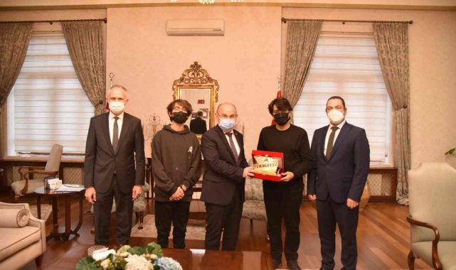 'İnsansız su altı aracı' projesini Vali Karadeniz'e anlattılar