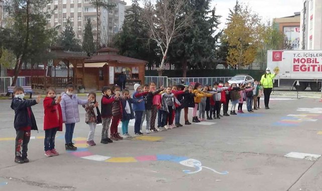 'Mobil Trafik Eğitim Tırı' Diyarbakır'da