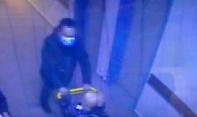 'Oğlunu arayacağım' diye kandırdığı yaşlı hastanın telefonunu çaldı