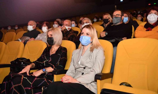 'Sadece Kadın' Konyaaltı'nda sahnelendi