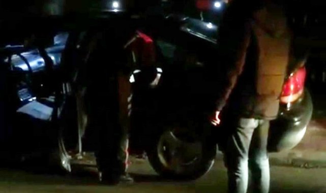 4 aylık bebeklerini arabada kilitleyip alışverişe gittiler