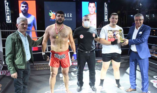 4 farklı ülkeden 6 sporcu Kemar'de ringe çıktı