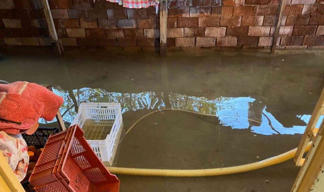 41 saatlik yağış, evleri su altında bıraktı