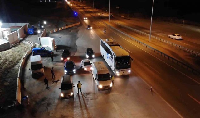 43 ilin geçiş güzergahında uyuşturucuya geçit yok: Araçlar didik didik aranıyor