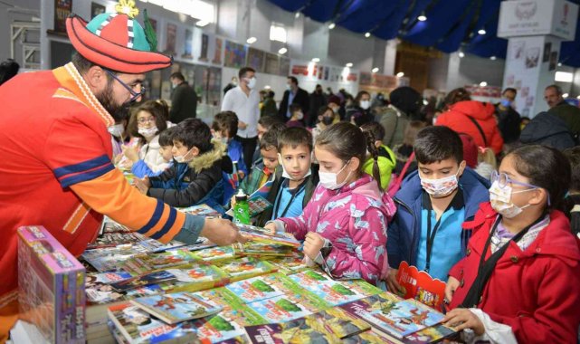 5. Kitap Fuarı kapılarını açtı