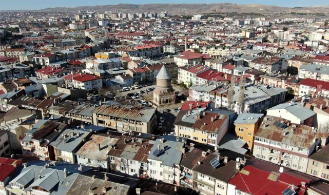 6 asırlık tarihi yapı dökülmeye yüz tuttu