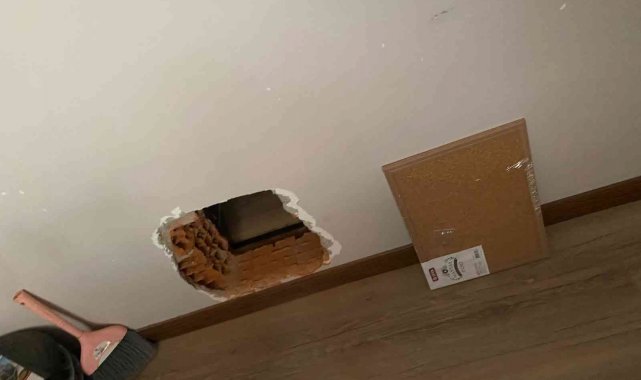 60 bin dolara satışa çıkarılan saati duvarı delerek çaldılar