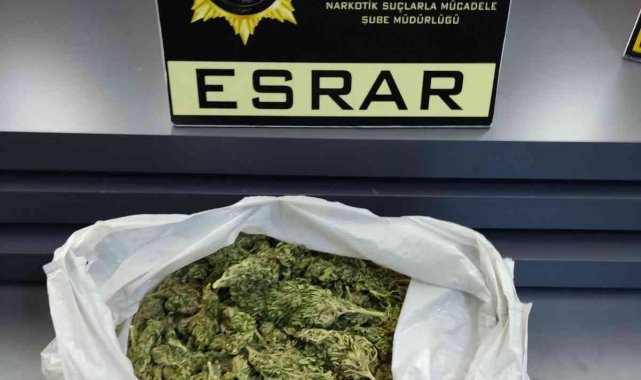 755 gram esrarla yakalanan 2 şüpheli serbest bırakıldı