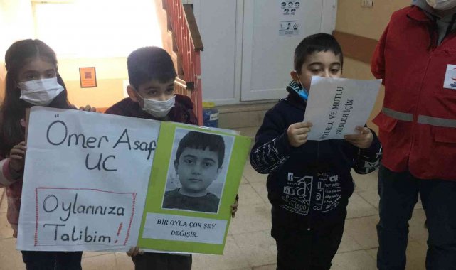 8 yaşındaki Ömer&#039;in seçim vaatleri, belediye başkanını bile şaşırttı