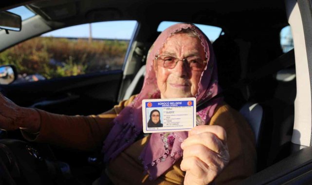 88 yaşındaki Artvinli Emine nine usta şoförlere taş çıkartıyor