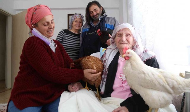 96 yaşındaki hasta annelerine tavuklu moral