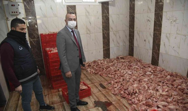 Adana'da 2 ton sağlıksız tavuk etine el konuldu