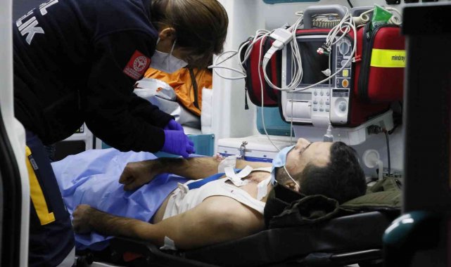 Adana'da sevgililer evde birbirini bıçakladı