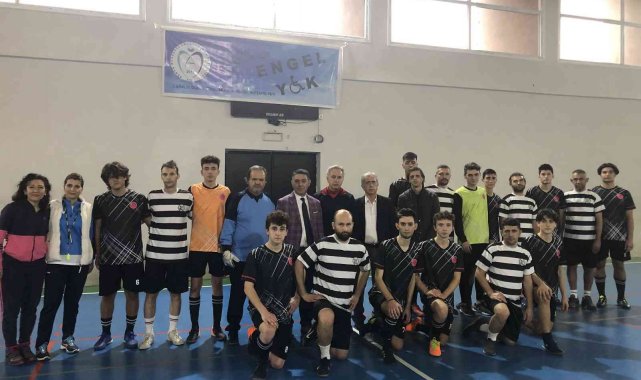 Adnan Menderes AİHL öğrencileri gönülden iletişim kurdu