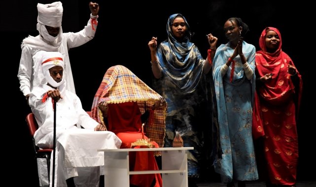 Afgan dans topluluğu ve Afrikalı öğrencilerin gösterileri mest etti