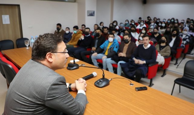Afyonkarahisar Valisi Gökmen Çiçek hukuk öğrencileri ile söyleşi yaptı