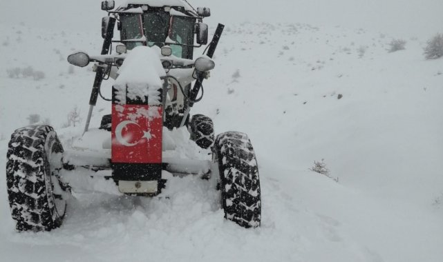 Afyonkarahisar&#039;da karla mücadele ekipleri teyakkuzda