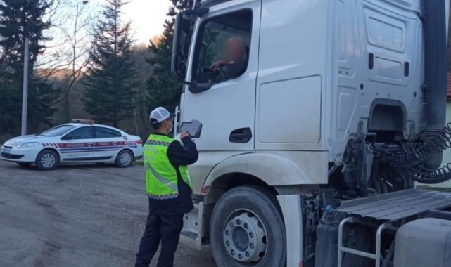 Ağır tonajlı 5 araç trafikten men edildi