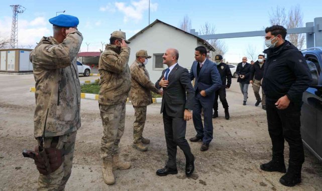 Ağrı Valisi Varol, Eren Kış-9 Şehit Jandarma Uzman Çavuş Hüseyin Keleş Operasyonu'nun harekat merkezini ziyaret etti