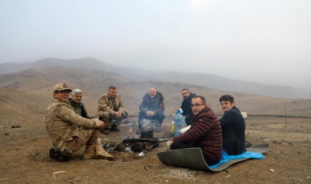 Ağrı Valisi Varol, Karnıyarık Tepesi'nde yapılacak olan üs bölgesi için yol çalışmasını inceledi