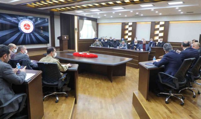 Ağrı Valisi Varol, muhtarlarla bir araya geldi