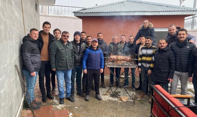 Ağrı Valisi Varol'dan korumalarına çağ kebabı keyfi