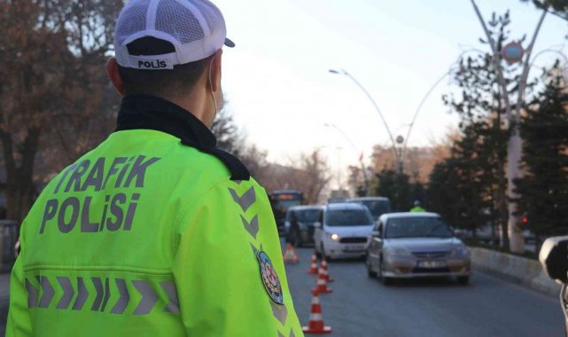 Ağrı'da 527 sürücüye 220 bin 991 lira para cezası uygulandı