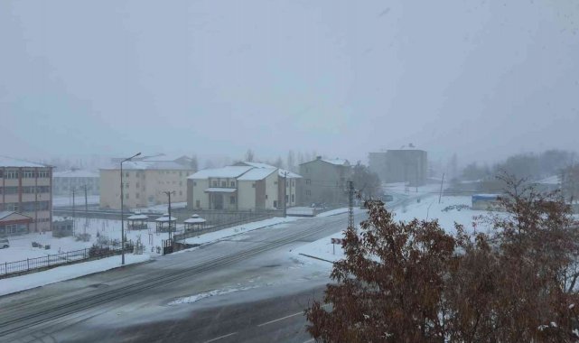 Ağrı'da Hamur, Taşlıçay, Patnos ve Tutak ilçelerinde eğitime kar engeli