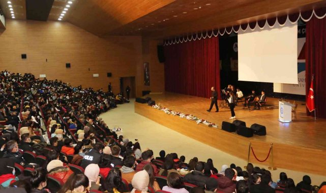 Ağrı'da "Gençlerle Geleceğe" semineri