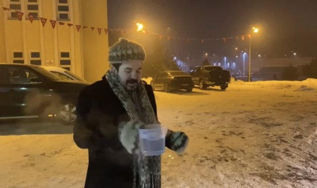 Ağrı'da sıcak su havada dondu