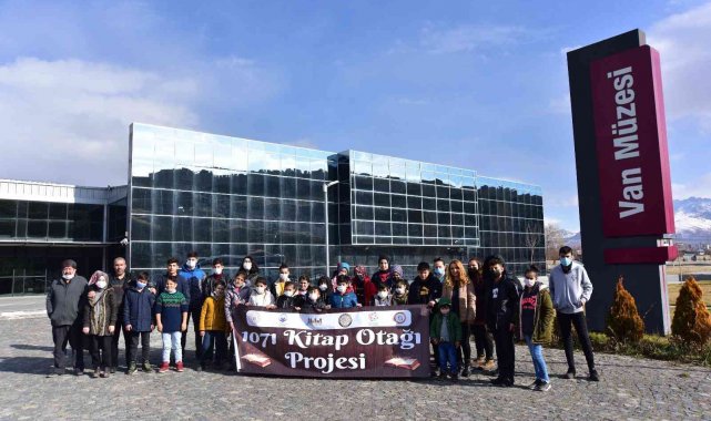 Ahlatlı öğrenciler Van'ı gezdi