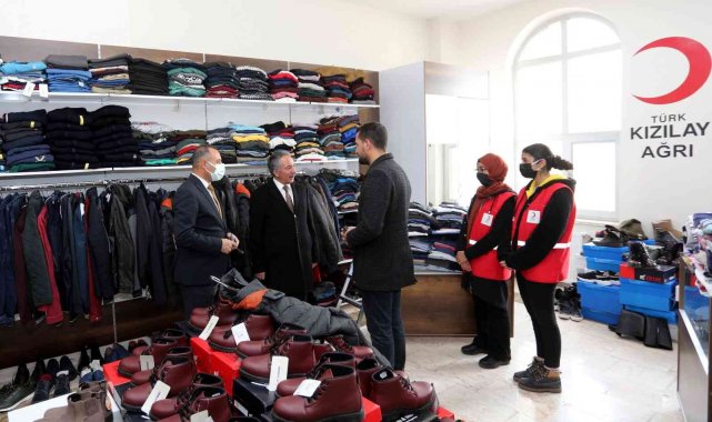 AİÇÜ Rektörü Prof. Dr. Karabulut kızılay giyim mağazasını ziyaret etti