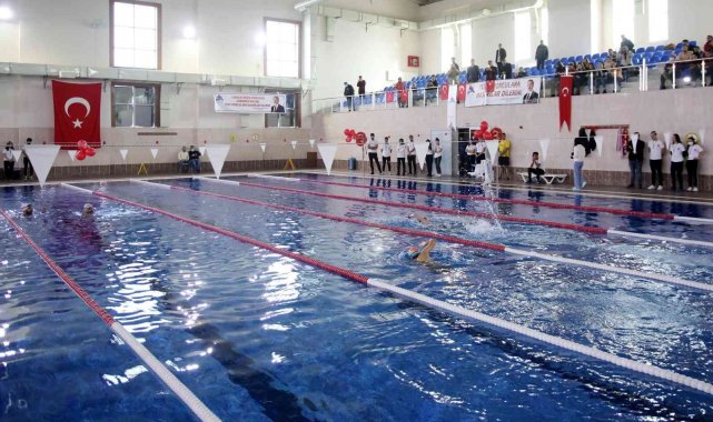 AİÇÜ'de kulaçlar engelleri aşmak için atıldı