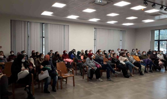 Aileler seminerde çocuklar atölyelerde