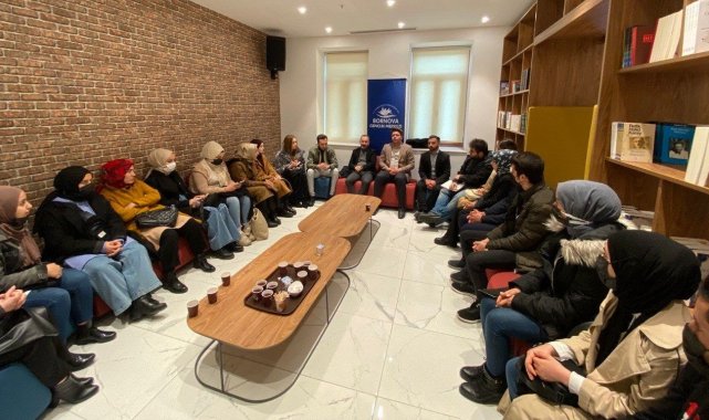 AK Partili Özgür Hızal üniversitelilerle buluştu