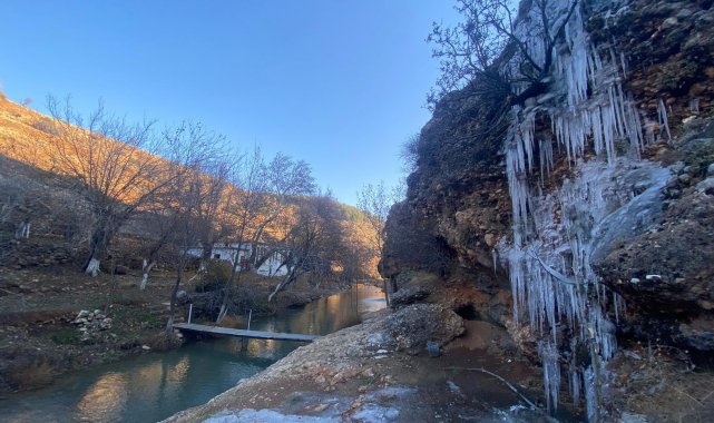 Akan sular buz tuttu