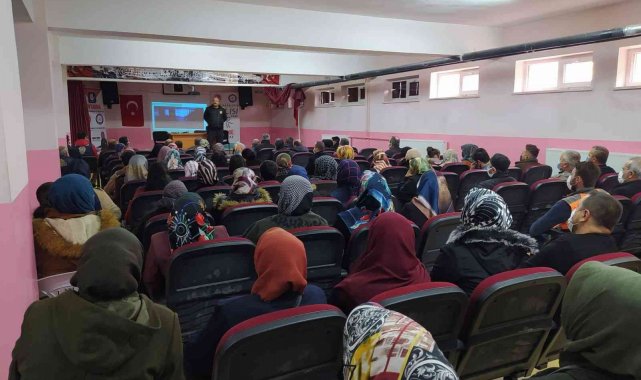 Akdağmadeni ilçesinde en iyi Narkotik Polisi Anne ve KADES semineri yapıldı