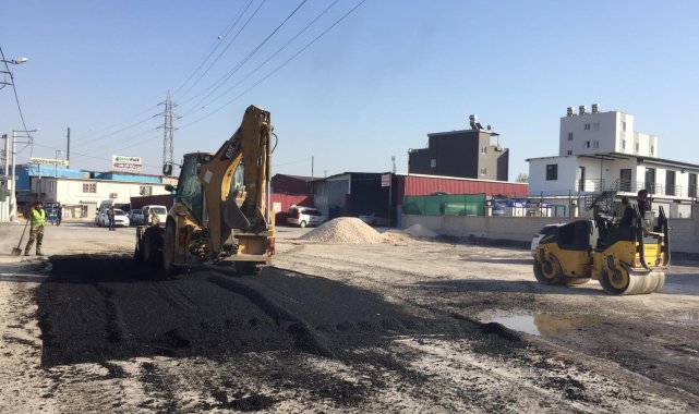 Akdeniz'de kaldırım ve asfalt çalışmaları sürüyor