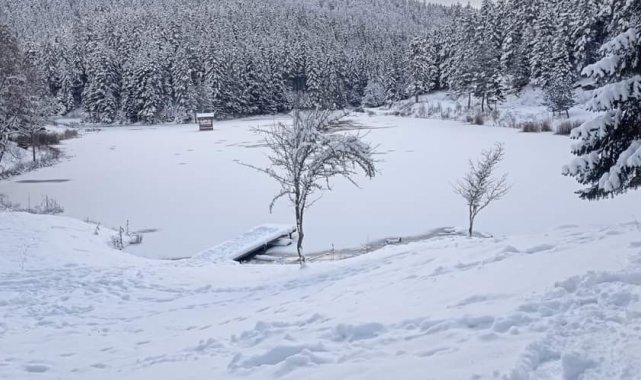 Akgöl buz tuttu, kartpostallık görüntüler oluştu