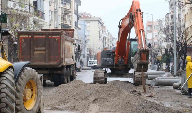 Akhisar'ın prestij caddelerinde hummalı çalışma