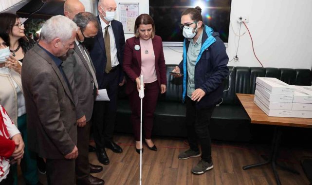 Akıllı bastonlar sayesinde görme engelli vatandaşlar istedikleri yere gidebilecek