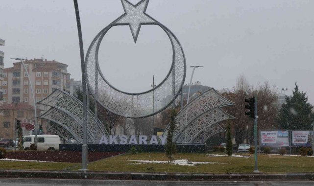 Aksaray'a mevsimin ilk karı yağdı