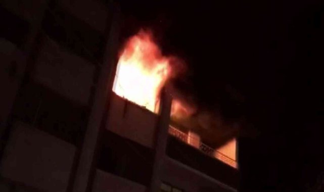 Aksaray&#039;da 4 katlı binada korkutan yangın