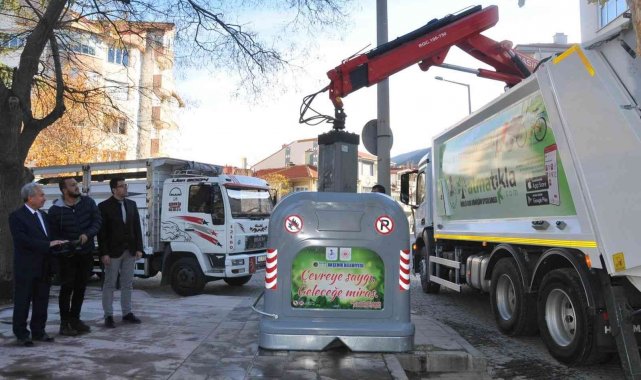 Akşehir Belediyesinden bir ilk daha yeni nesil çöp konteynerleri hizmette