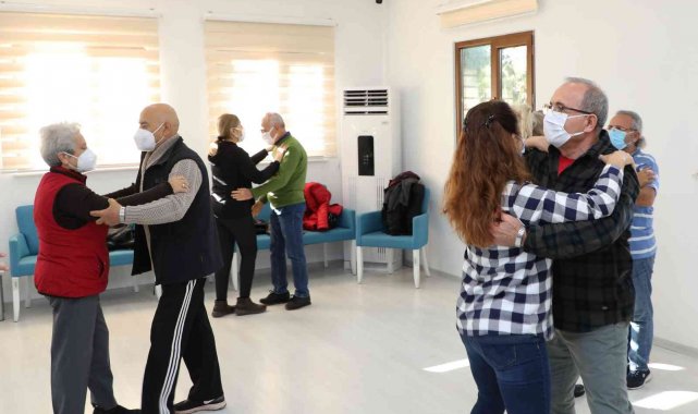 Aktif Yaşlılılar pistte gençlere taş çıkarttı