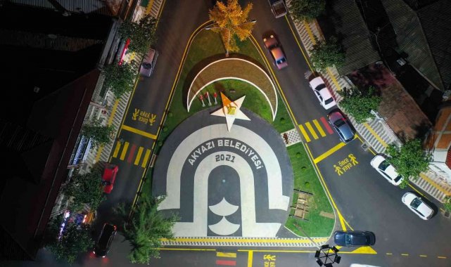 Akyazı'da tören alanı yeni görünümüne kavuştu