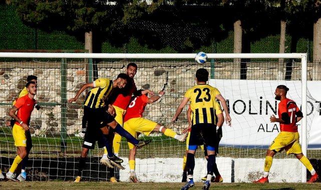 Alaçatıspor berabere kalırken, kulüp başkanı destek vermeyenlere sitem etti