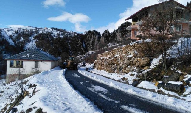Alanya&#039;da kardan kapanan yollar açılıyor